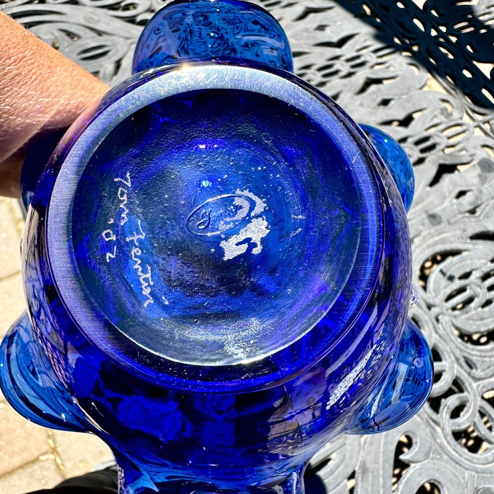 Cobalt blue signed Tom Fenton 02 glass basket. - Picture 5 of 9